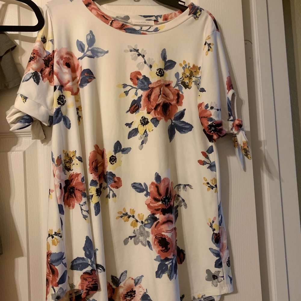Floral oversized top